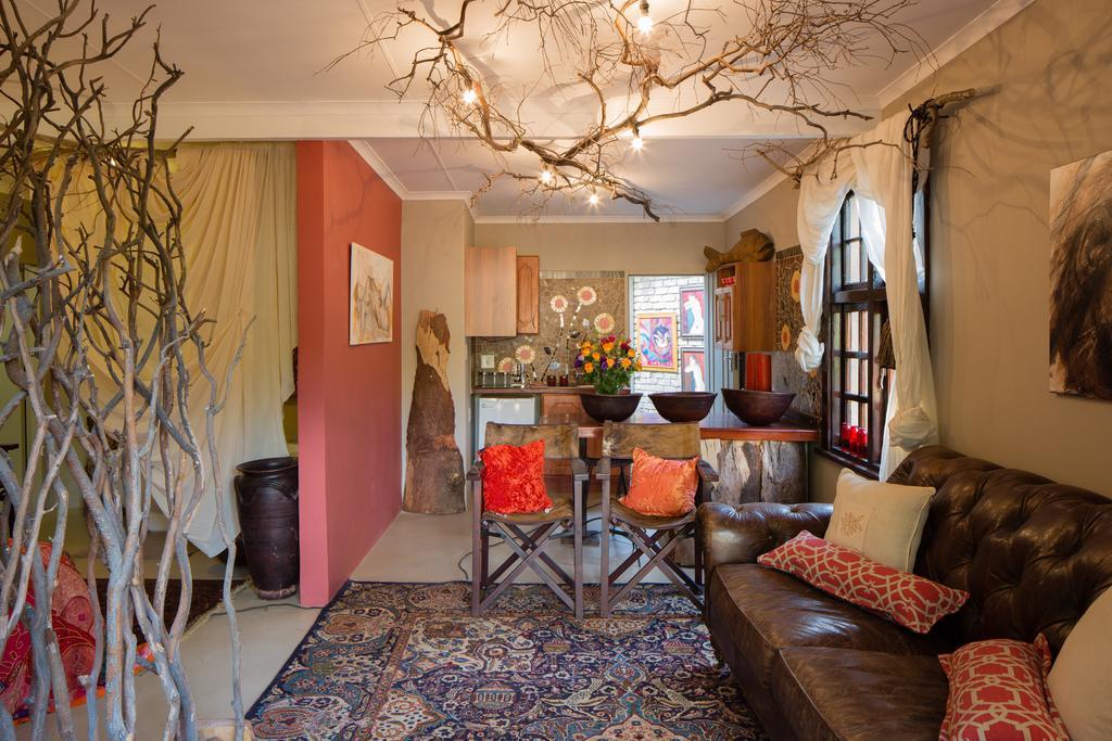 The Art Guesthouse Hartbeespoort Bagian luar foto