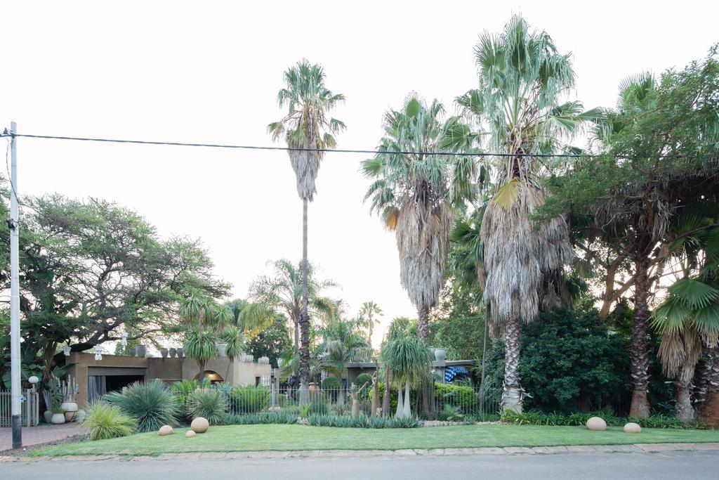 The Art Guesthouse Hartbeespoort Bagian luar foto